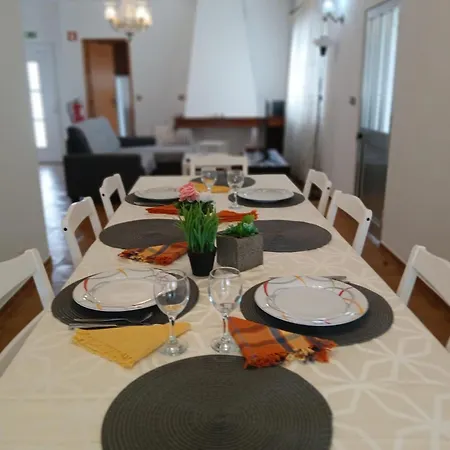 Moradia Maria Do Ceu * ヴィエイラ・デ・レイリア